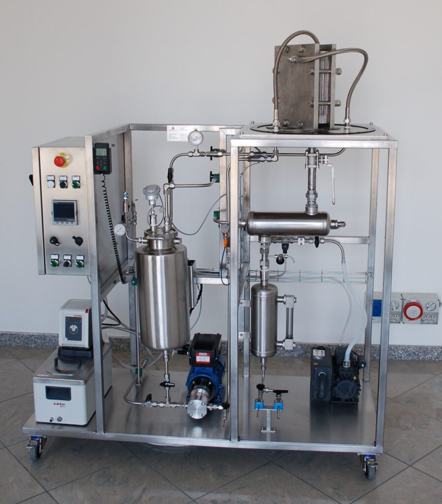 Pilot- and laboratory unit